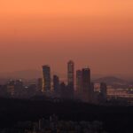 서울 여의도 일대 노을 속 도심 전경. 4대 금융지주 3분기 순이익 전망 자료사진