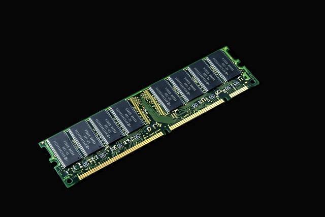 PC용 DRAM 메모리 모듈 클로즈업. PC 출하량과 원가를 좌우하는 부품 자료사진