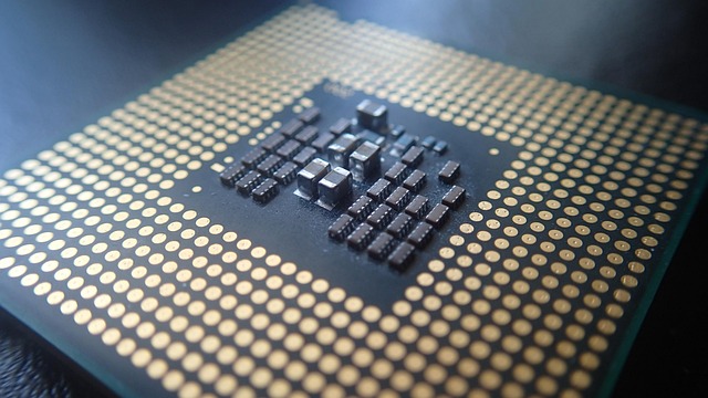 반도체 칩 하단 접점 클로즈업. ICT 수출 반도체 자료사진